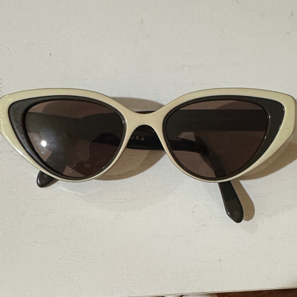 Elegant White Cat-Eye Sunglasses